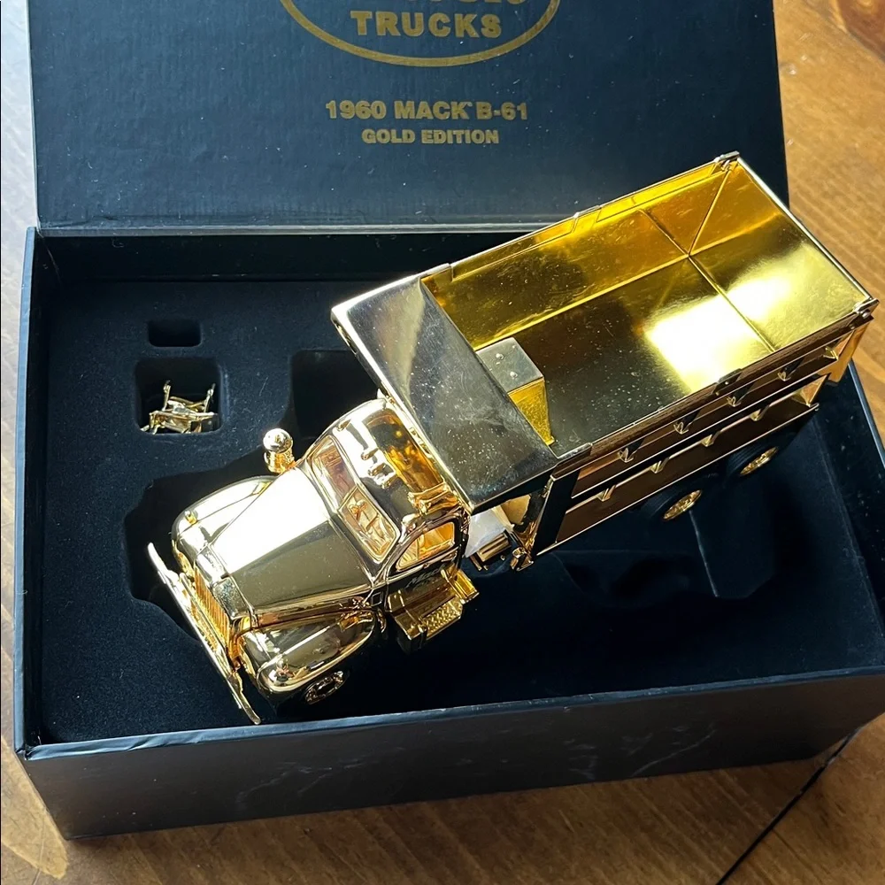 First Gear 1/34 Diecast 1960 Mack B-61 Dump Truck Gold Edition